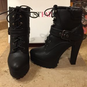 Black lace up boots (just fab)